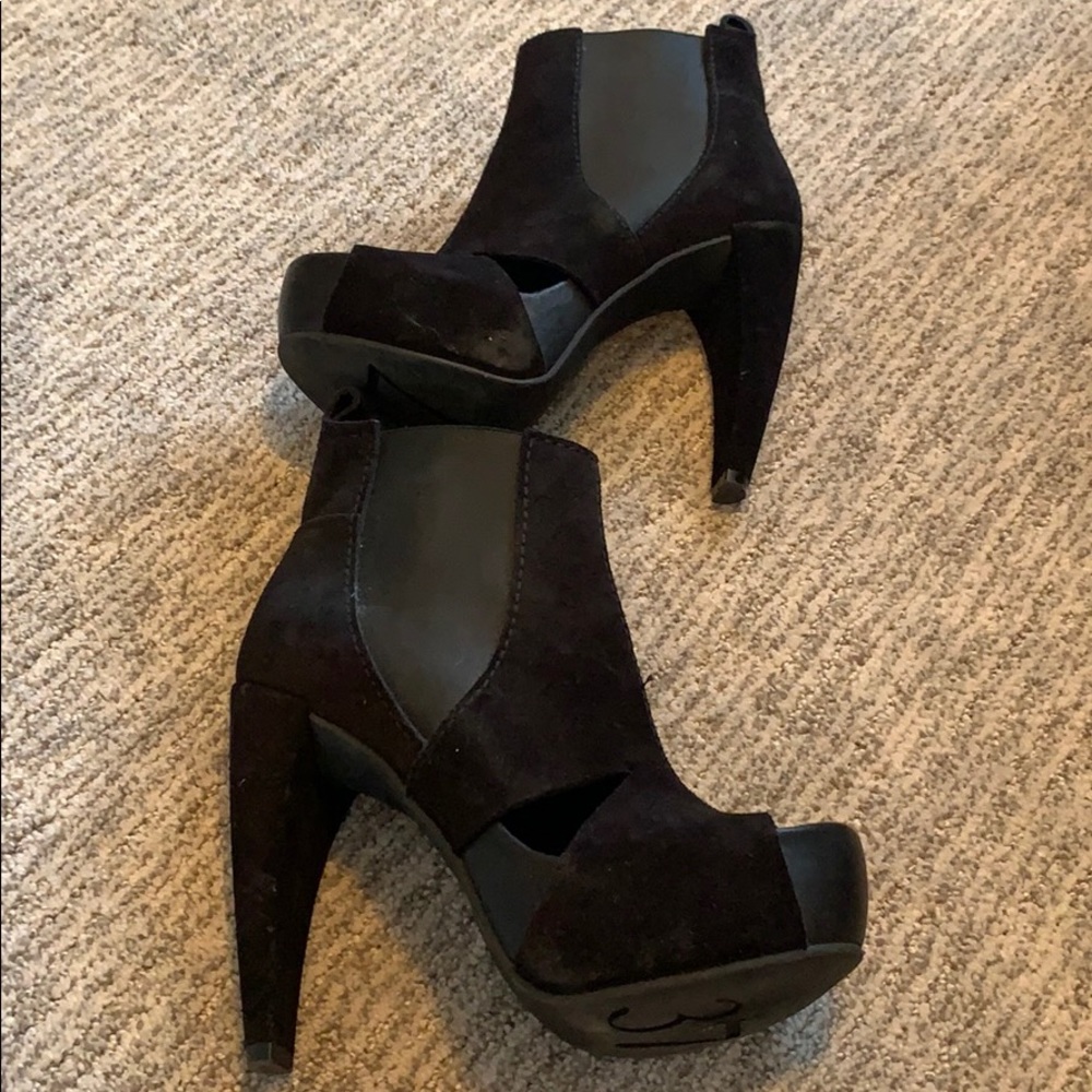 Amazing and so comfortable open toe suede bootie